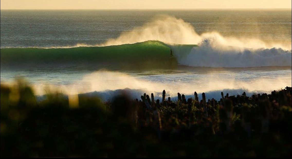 una de las olas más dificiles para hacer surf en marruecos