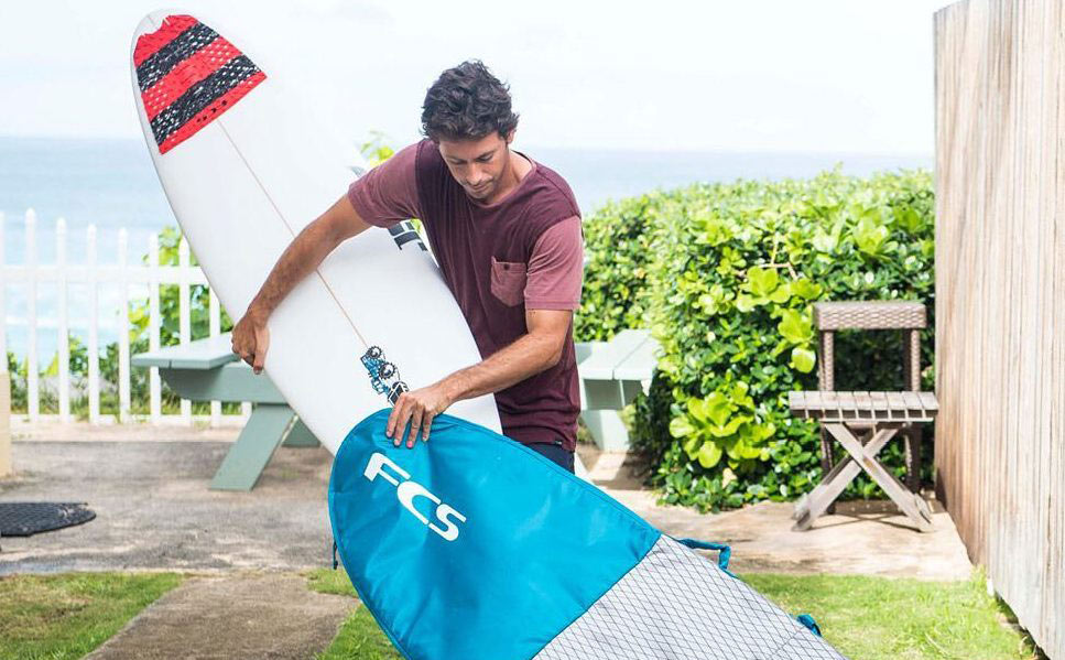 ideas de regalos de san valentín para un surfista. Qué comprar? una funda para tabla de surf