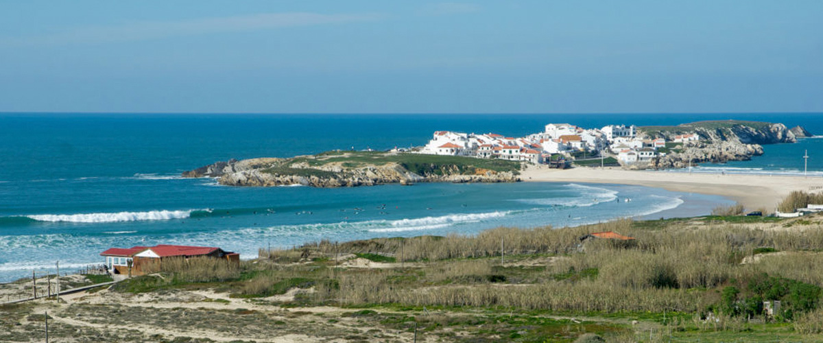 Playa de peniche para hacer surf en Portugal cantinho da baia