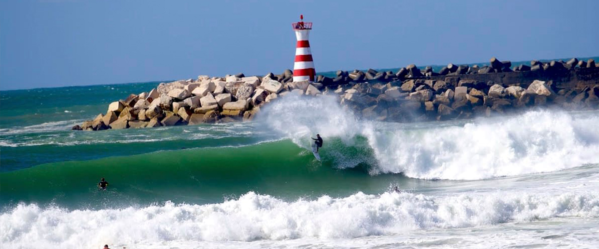 Playa de peniche para hacer surf en Portugal molhe leste