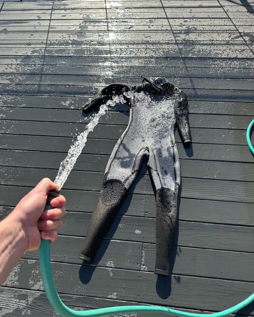 ¿Cómo lavar el traje de neopreno?