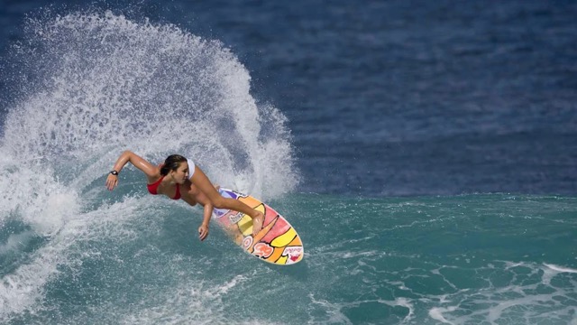Carissa Moore Surfeando de joven