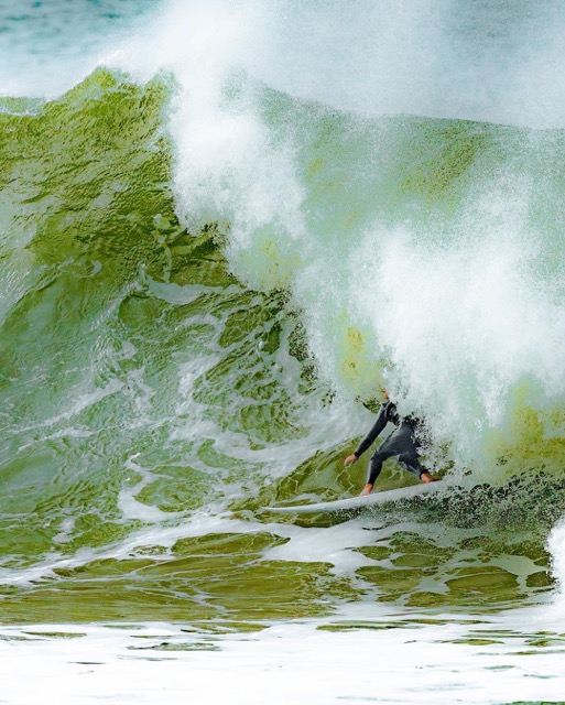 Devon Howard surfeando en california con la CI M23 